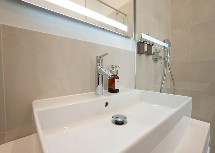 Stylish 2-bedroom In Landstrasse Appartamento